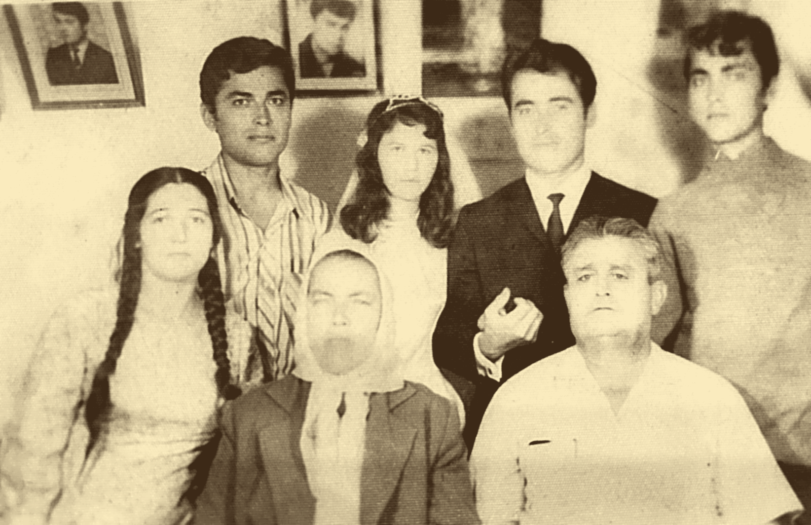Aile grup fotoğrafı (restore edilmiş)